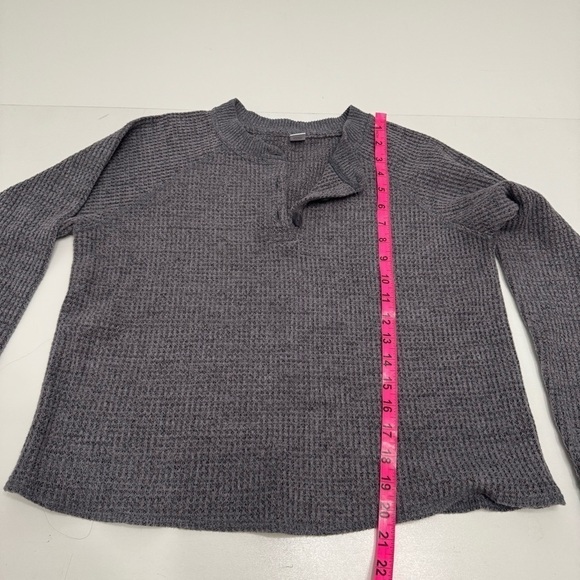 Old navy gray waffle knit long sleeve thermal size small - Picture 5 of 6